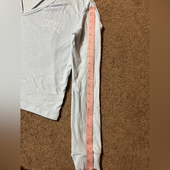 Victoria’s Secret PINK shoulder cut out cropped long sleeved tshirt with logo - Picture 3 of 4